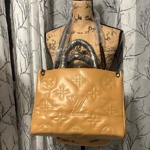 New Fashion Inspired Item (BAG)